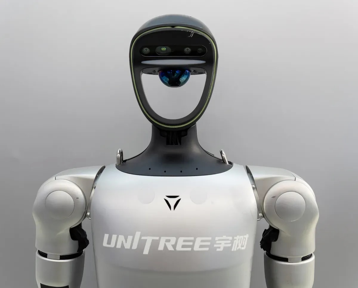 unitree-humanoid-robot-with-sleek-design-dual-arm-and-sensor-equipped-head.webp