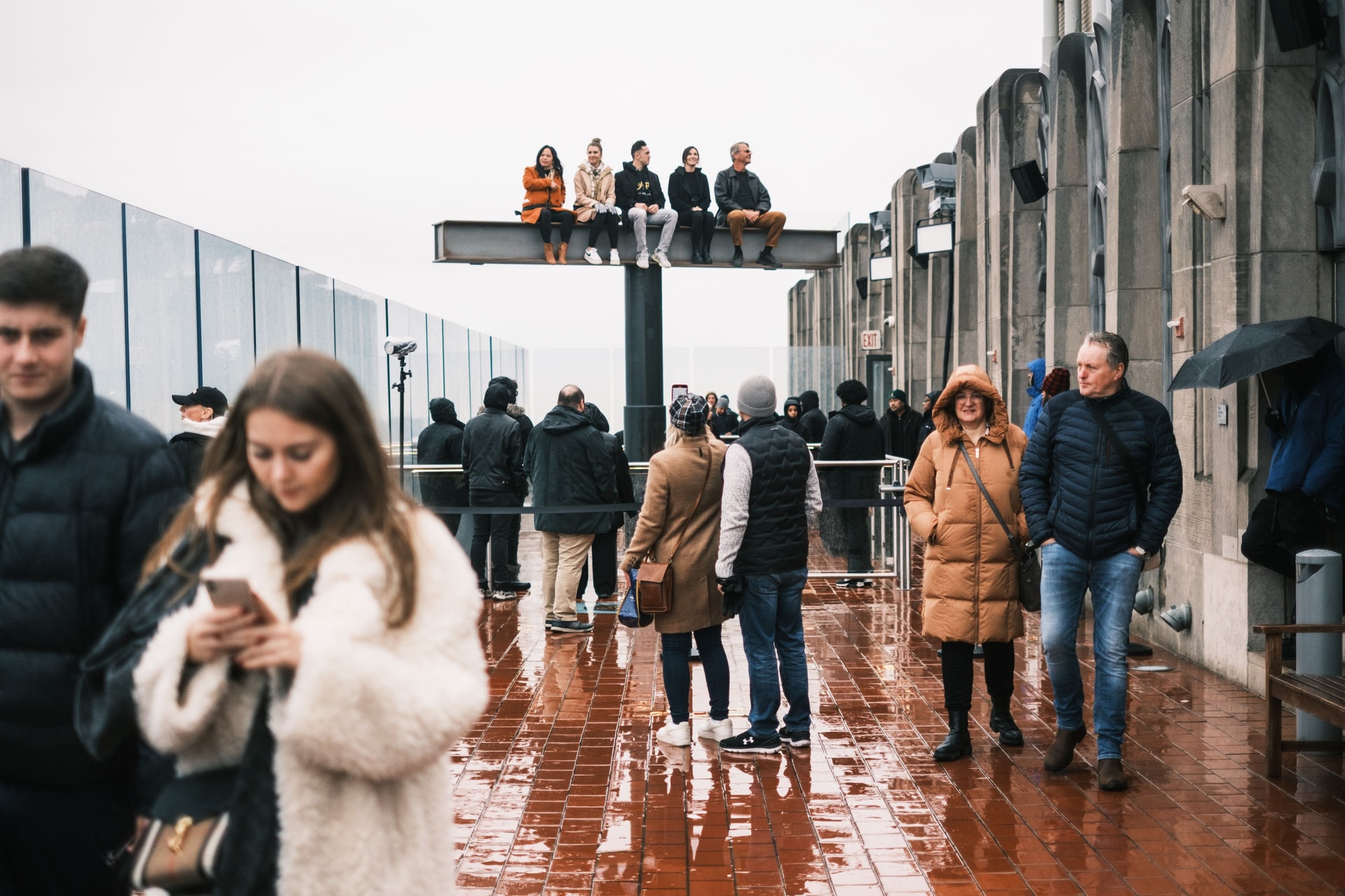 Стоимость Beam составляет 25 долларов в дополнение к входному билету в Top of the Rock, который стоит 40 долларов. Стивен Янг для NY Pos
