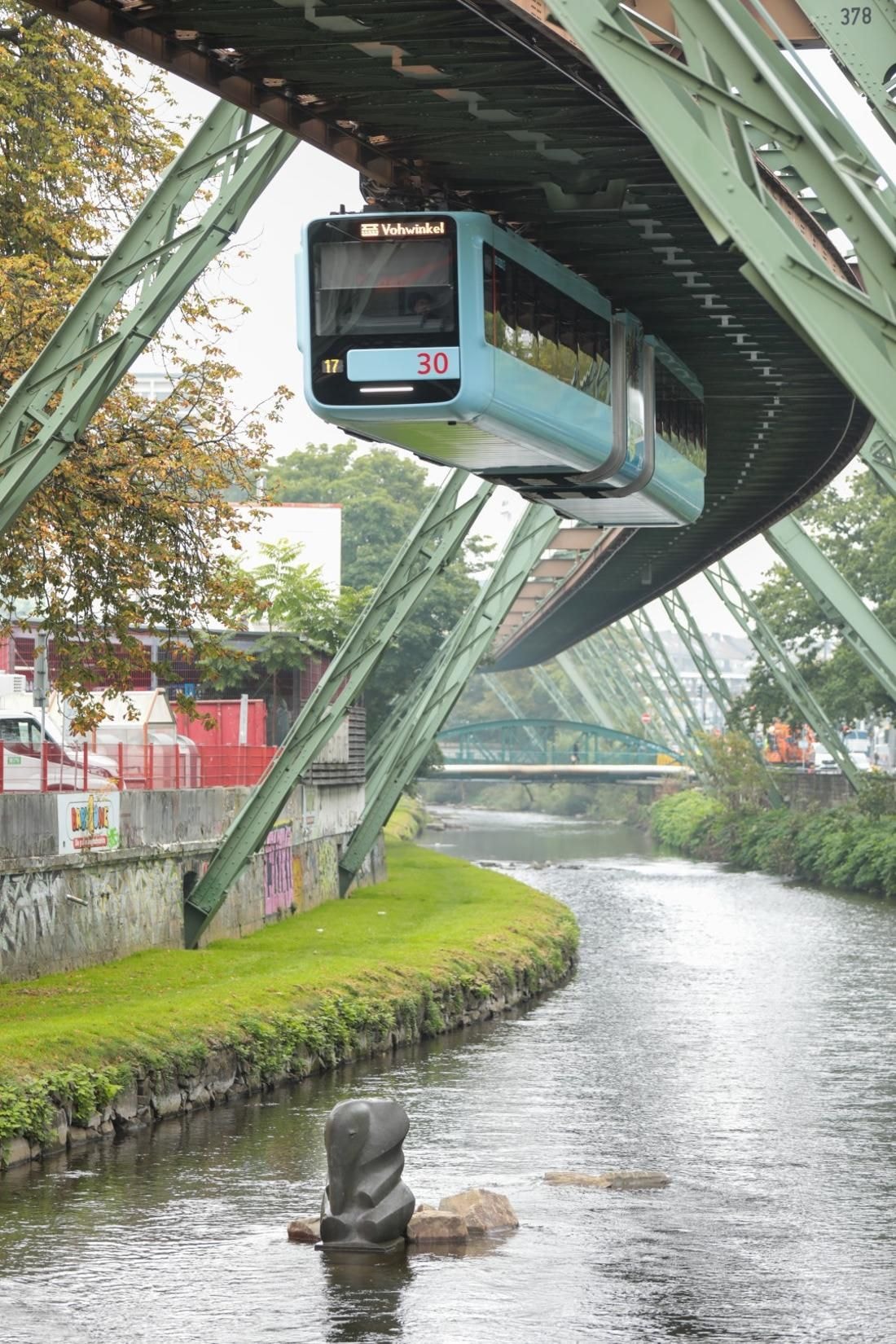 31539081-elefant-wuppertal-tuffi-schwebebahn-denkmahl-nordrhein-westfalen-QmBG.jpg