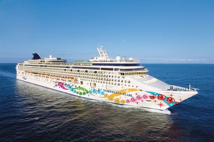 Bare Necessities сотрудничает с Norwegian Cruise Line в организации экскурсии с обнажением плоти, во время которой клиенты, не желающие надевать одежду, отправятся на борт корабля Norwegian Pearl.  Norwegian Cruise Lin